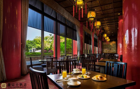 ホテルにてご朝食をお召し上がりください。