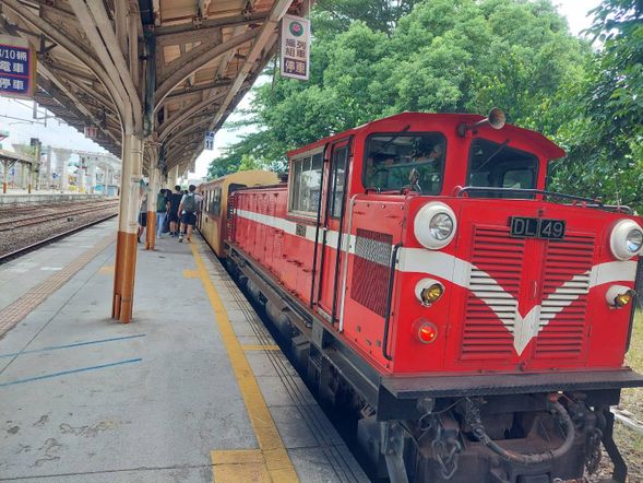 嘉義駅より阿里山本線にて阿里山へ出発 ※途中、奮起湖にて約1時間停車