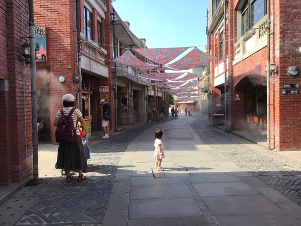 Lunch at the National Center for Traditional Arts (approx. 1 hour 30 minutes)
This theme park was established to preserve Taiwan's traditional performing arts. The vast grounds feature a recreated old town, offering a nostalgic, time-traveling experience.
Note: Lunch is not included, so please have your meal independently.