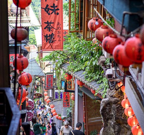 九份観光(90分)
・九份老街散策
・茶芸館での休憩(オプション)
・写真スポット巡り