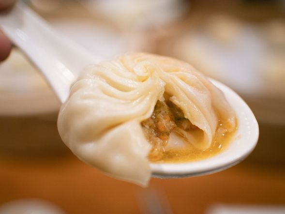 「京鼎樓」にて小籠包ディナー
台湾を代表する小籠包の名店「京鼎樓」で絶品ディナー。
本場の味を堪能します。
※ディナー代はツアー料金に含まれます。