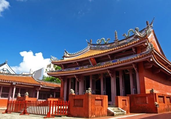 Confucius Temple and Fucheng Street Stroll (20 minutes)
