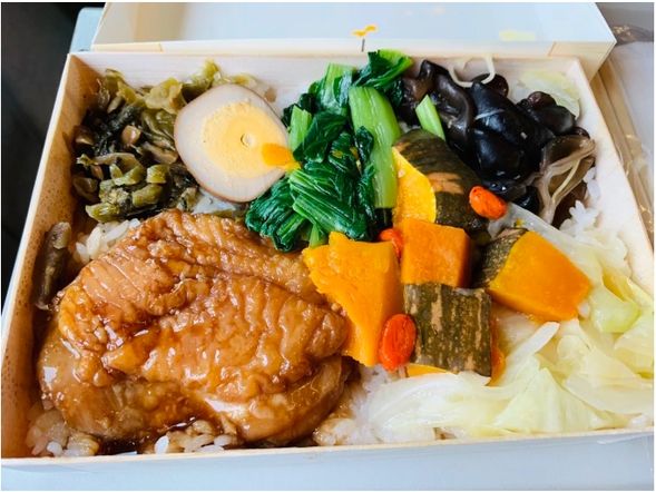 新幹線にて台北へ
新幹線で台北へ出発!車窓の景色や駅弁の夕食とともに列車の旅をお楽しみください。
<乗車予定>
#846(18:36台中駅発、19:39台北駅着)