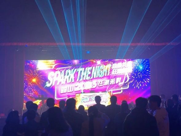 ライブアーティストによるニューイヤースペシャルライブ (約25分)
台湾ならではの熱気あふれる年越しイベントで、思い出に残るニューイヤーをお過ごしください。