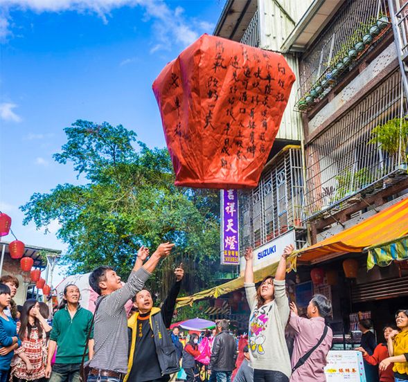 十分散策&天燈(ランタン)上げ体験
※天燈上げ体験は1グループにつき1個となります。