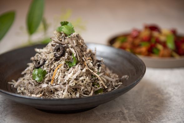 トリュフ風味の青菜とキノコの炒め/松露松柏長青
※「松柏長青」は常緑樹のような意味で、青菜料理の美称