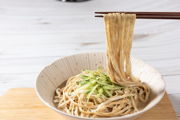 香ばしいごまダレ和え麺/麻醤麺(まじゃんめん)
※ピーナッツやごまベースの濃厚なタレ使用