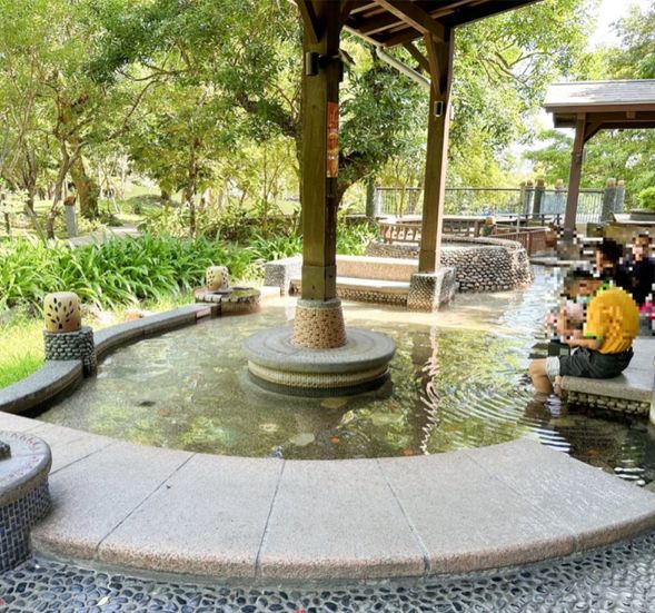 礁溪温泉街にて足湯体験(公共足湯・約30〜40分)
・希望者は軽食やスイーツも可