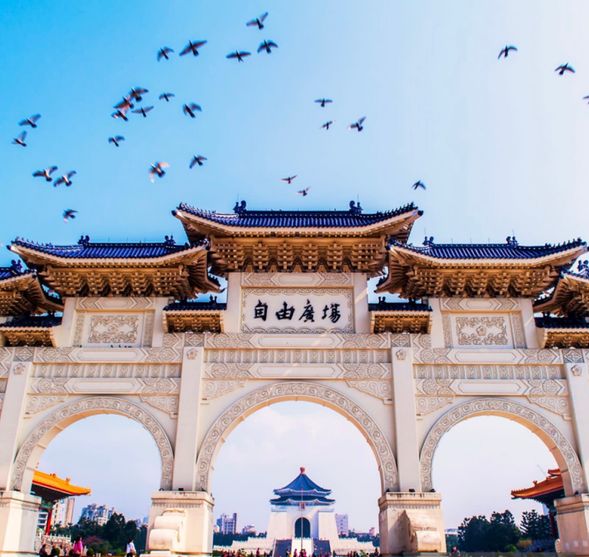 Chiang Kai-shek Memorial Hall (View the Presidential Office Building from the car window along the way)