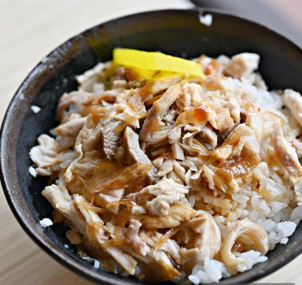 嘉義市内にて昼食 嘉義名物「火雞肉飯」をご賞味ください