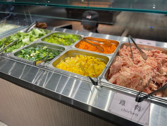 生肉(牛肉、豚肉、鶏肉など)や、野菜が自分の好みで選択できます。
