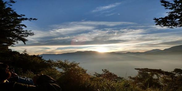 【放鬆遊&豐富遊】綻放玉山觀日之旅
※行程簡述:
一.自忠觀賞玉山群峰稜線日出
二.高山欣賞雲海
三.玉山野生動物區,尋找野生動物
四.觀賞台灣第二大2700年鹿林神木
五.玉山國家公園紀念碑拍照留念
*請於指定時間在飯店門口集合,搭乘旅遊車前往觀賞日出。〈全程約2.5~3小時〉
*因季節性的變化賞日出的時間也會有所變動(預計出發時間:5-9月04:30;10-4月05:50),請依當地接待人員與您約定的時間為主。