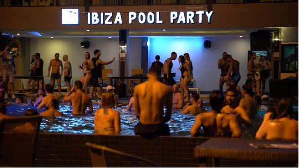 聽說皮皮島是派對島嗎?根據我們的經驗,是的 ! 而且越晚越熱鬧。