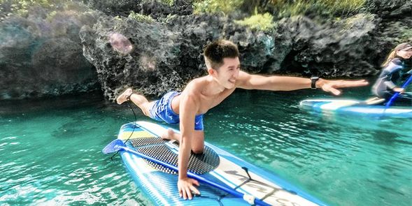 挑戰SUP上各種花式技巧、海上互動遊戲