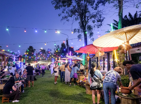 水燈節活動場內享用