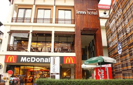 早上 08:00 Mcdonald's thapae gate 集合