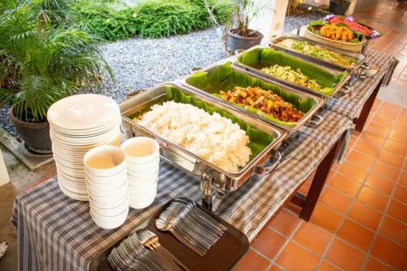 享用美味泰式自助餐,體驗豐富多元的傳統泰國料理。