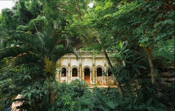 參觀完之後,我們前往下個景點:帕洛寺 或 清邁大學校園湖畔,車程約二十分鐘左右抵達