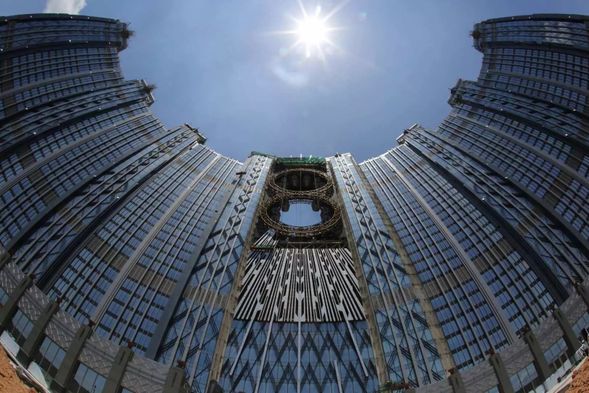 摩天輪懸於130公尺的高處,俯瞰澳門美景