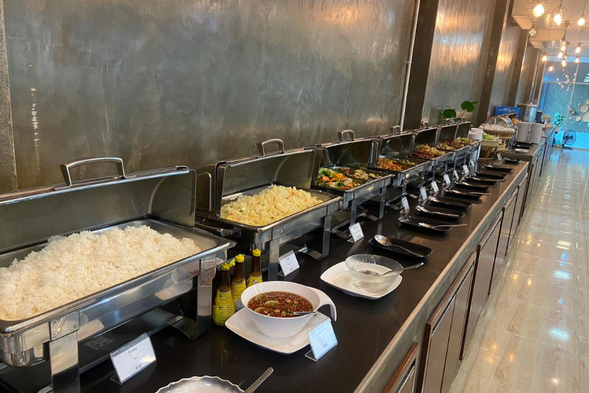 午餐:Lanmaihom Restaurant
✅泰式、中式與西式自助餐
✅可遠眺白廟景觀,邊用餐邊欣賞美景
✅菜色選擇多元,適合各年齡層旅客