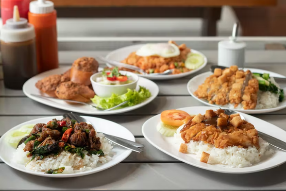 午餐:Boat Bakery & Restaurant
✅ 清邁老字號泰式餐廳: 清邁人從小到大的回憶
✅ 品嚐泰北在地美食與特色餐點