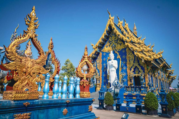 清萊藍廟 Wat Rong Suea Ten
✅獨特藍色建築與金色佛像
✅感受濃厚藝術氛圍