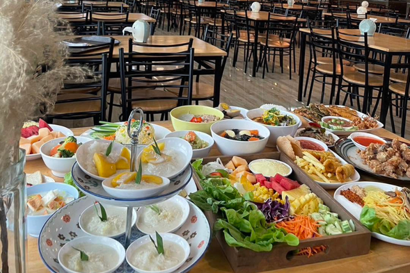午餐:Lanmaihom Restaurant
✅泰式、中式與西式自助餐
✅可遠眺白廟景觀,邊用餐邊欣賞美景
✅菜色選擇多元,適合各年齡層旅客