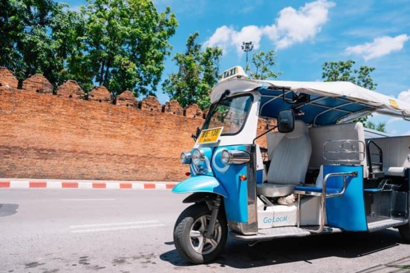 搭乘嘟嘟車~遊清邁古城
✅ 體驗當地特色交通工具
✅ 巡遊古城內的經典街道與城門