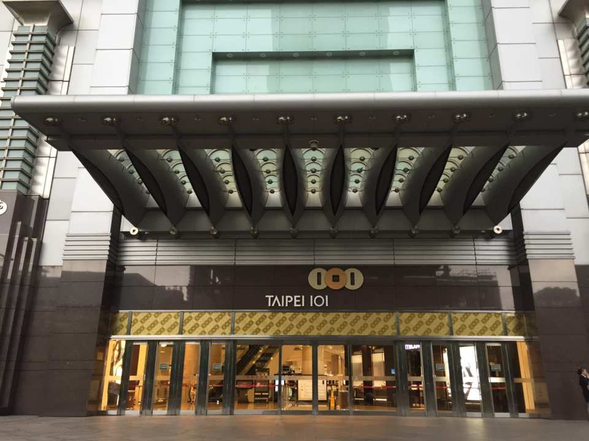 【Step.1】台北101ショッピングセンターからお進みください。