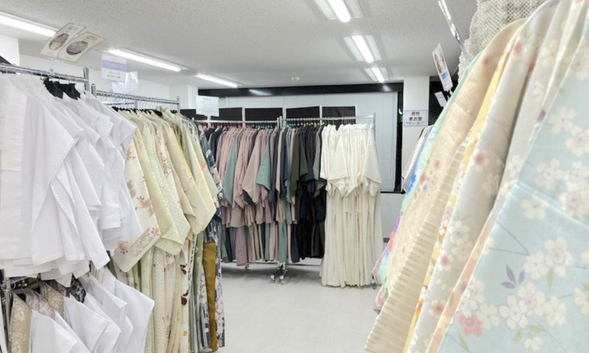 【抵達店舖】我們備有和服租借所需的所有配件,因此您可以空手前來!