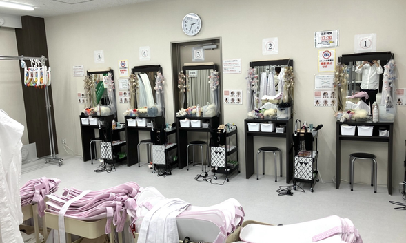 【和服歸還】請在最後歸還時間下午 5:30 前歸還和服。請注意,如果您沒有按時歸還物品,我們將向您收取滯納金。