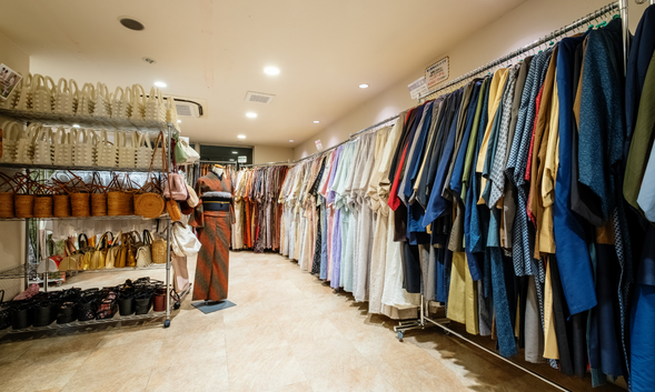 【抵達店舖】我們備有和服租借所需的所有配件,因此您可以空手前來!