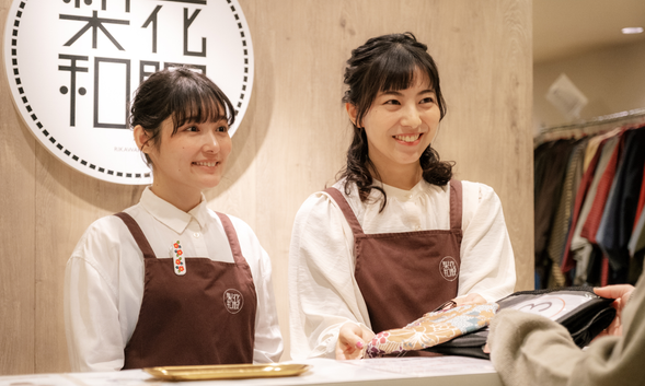 【受付】
その他オプションの追加も可能ですので、ご希望の場合は当日お申し付けください。ご注意:現地でのお支払いは「現金のみ」となりますので、ご了承ください。
【店員接待】
在這裡,您可以追加其他選項,因此如果您想追加,請在當天告知我們。請注意:現場付款「僅限現金」,感謝您的體諒!