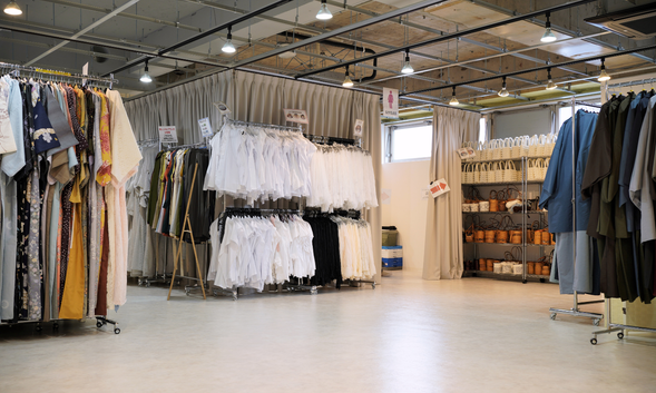 【和服歸還】請在最後歸還時間下午 5:30 前歸還和服。請注意,如果您沒有按時歸還物品,我們將向您收取滯納金。