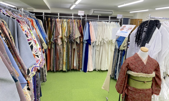 【抵達店舖】我們備有和服租借所需的所有配件,因此您可以空手前來!