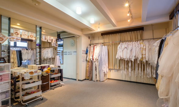 【和服歸還】請在最後歸還時間下午 5:30 前歸還和服。請注意,如果您沒有按時歸還物品,我們將向您收取滯納金。