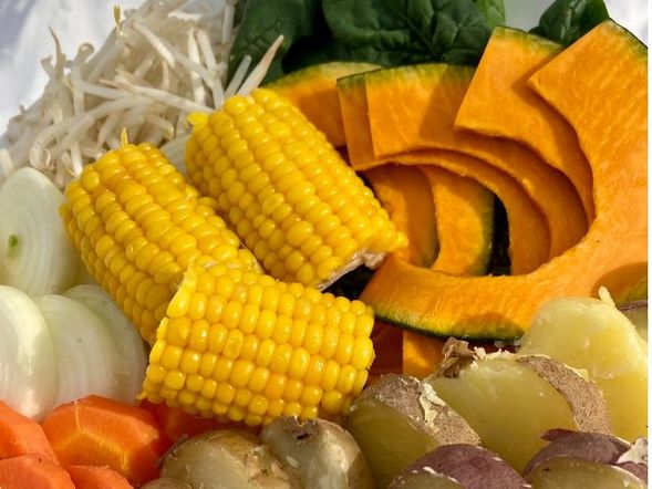 その季節に応じた旬の野菜をご提供します。
残った野菜は、お持ち帰りいただけます!
春はアスパラ、夏はとうもろこし等 ...色々な新鮮な旬野菜を楽しめます!