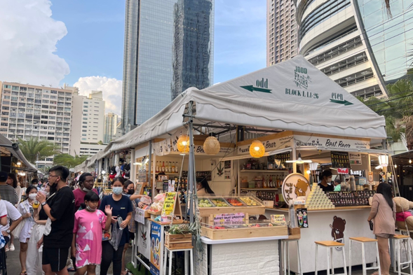 參觀曼谷充滿活力的喬德夜市,高調的結束一天,在此盡情享用各種美味的泰國小吃和各式美食