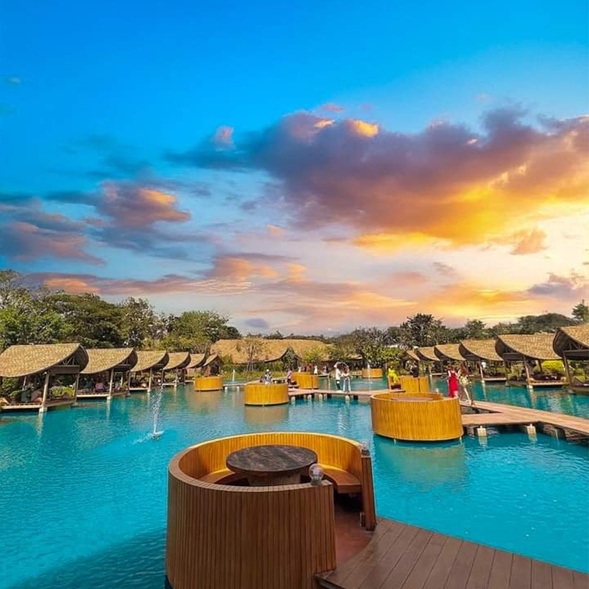 在 Bubble in the Forest 咖啡館舒適的鞦韆小屋中放鬆身心——這裡是自然與舒適的結合