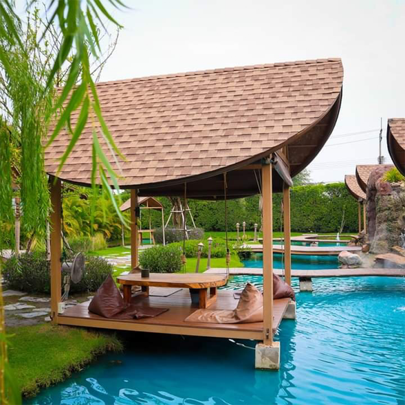 在 Bubble in the Forest 咖啡館享受鬱鬱蔥蔥的氛圍——水、自然和放鬆的完美結合