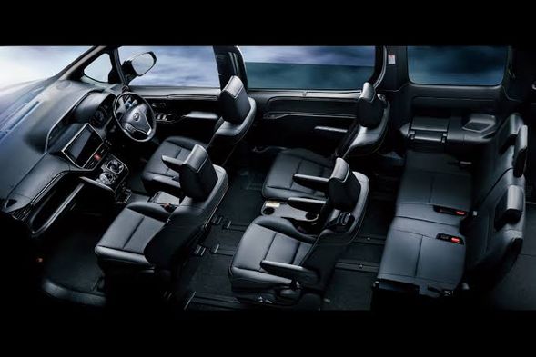 7-Seater Hybrid MPV / Silent Performance