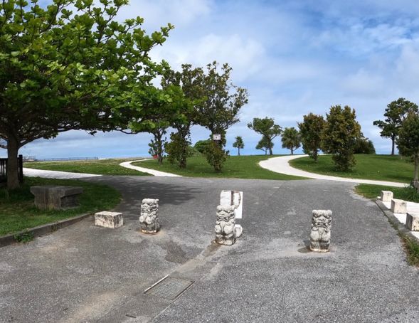 ご用意ができましたら入り口のシーサーの前までお越しください。スタッフがお待ちしております^^