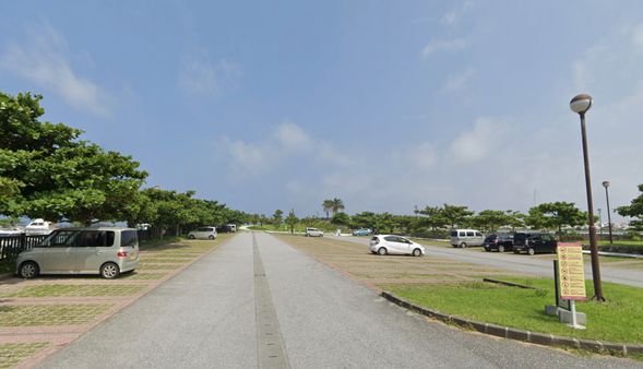 駐車場は広々としており停めやすくなっております。