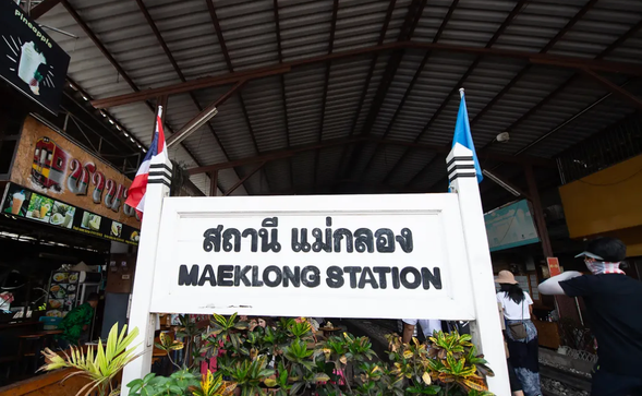 Maeklong Railway Market
( Duration : 2 hr(s) + Guided + Free entry )