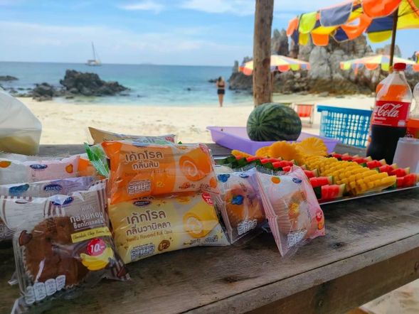 Soft-drinks, snacks and fruits free service on the island