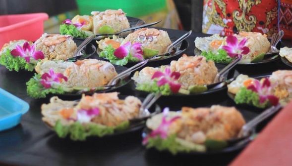 Lunch time at Khai Nai Island. Hot meal serving for each person(with halal&vegan option)