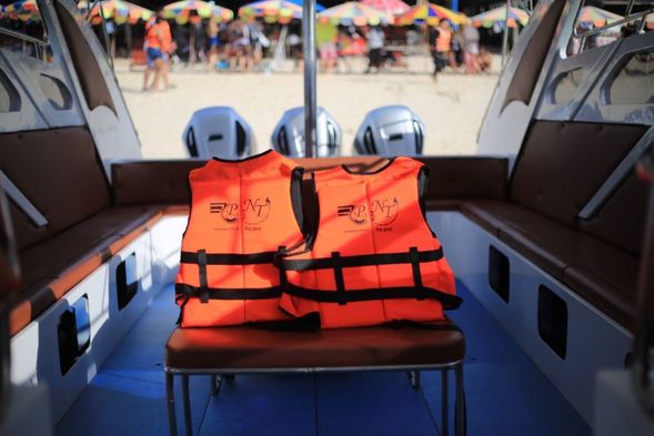 Departure by speedboat to Mai Thon Island