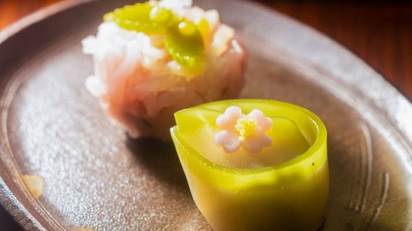 季節に合わせた和菓子をご用意しています。
美しい見た目もどうぞお楽しみください。
(写真はイメージです。ご提供はおひとり様おひとつとなります)