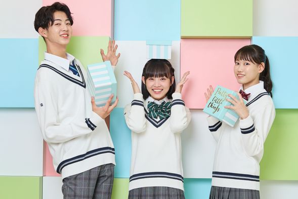All uniforms are provided by the popular Harajuku brand, CONOMi, known for its chic and stylish items, including a full men’s line.