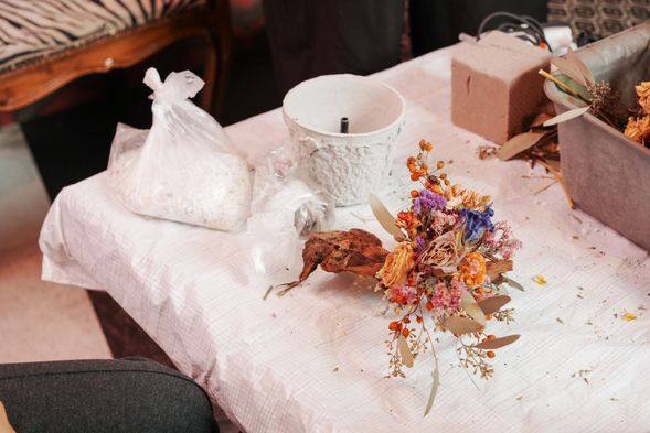 At the end of the workshop, we’ll pack your creation in separate pieces to make it easy to take home safely. You’ll also receive an English instruction sheet so you can easily reassemble it at home.